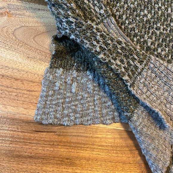 Grace and Lace sweater size Medium - Picture 4 of 5